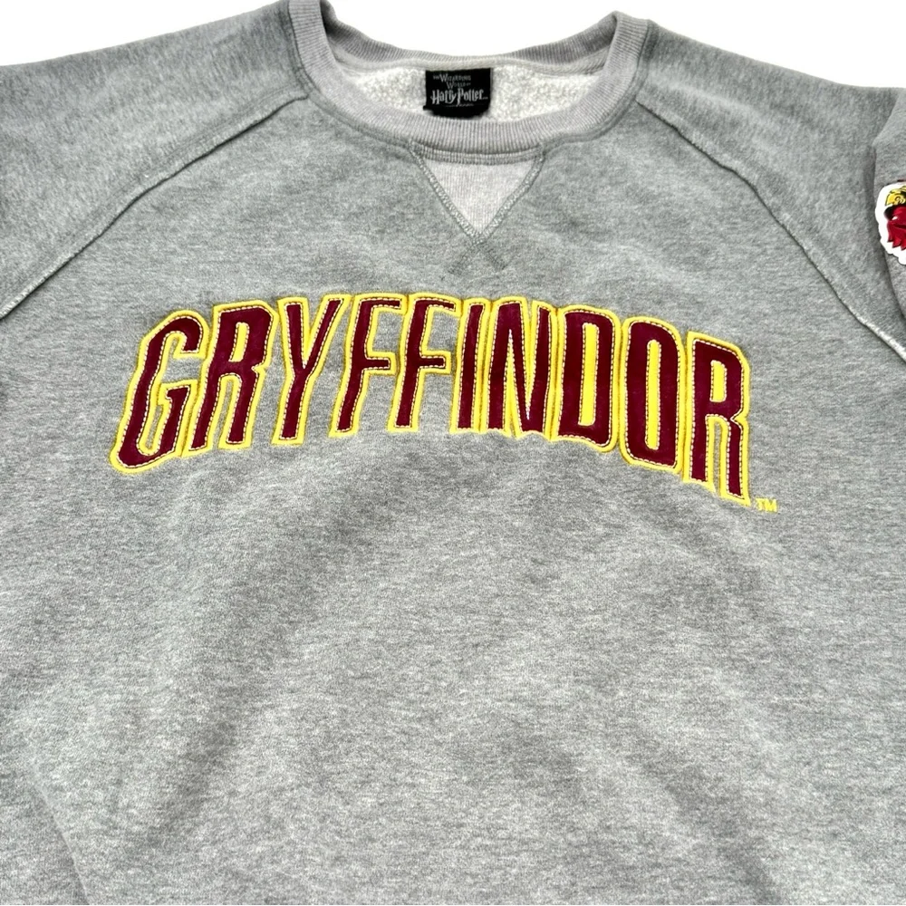 Harry‎ Potter Universal Studios Gryffindor Crew Neck Sweatshirt Grey Adult S